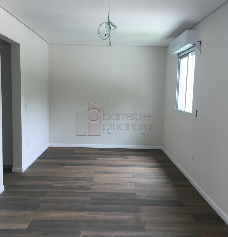 CASA À VENDA NO CONDOMÍNIO VILLA VERDE EM JUNDIAÍ – SP.