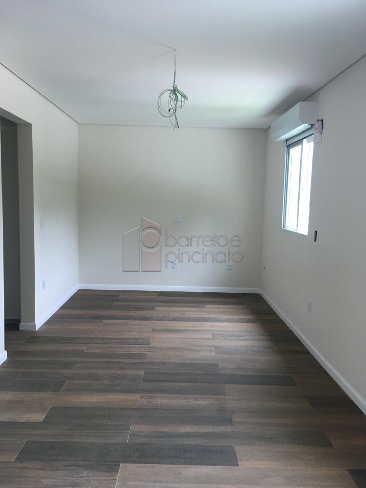 CASA À VENDA NO CONDOMÍNIO VILLA VERDE EM JUNDIAÍ – SP.