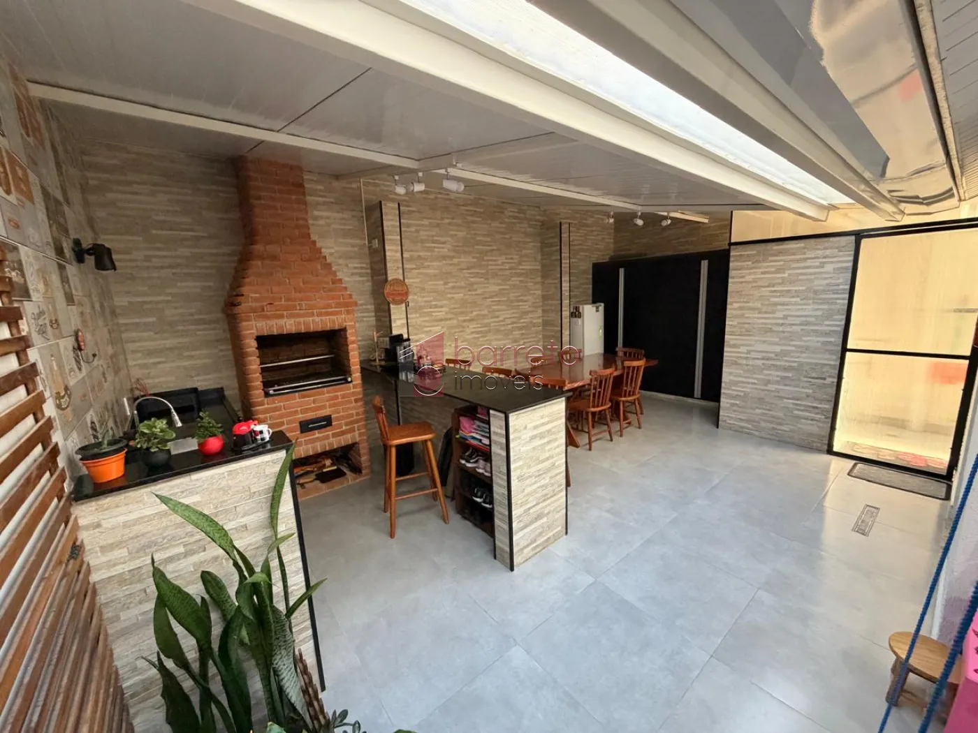 CASA SOBRADO PORTEIRA FECHADA COM 03 QUARTOS À VENDA NO CONDOMÍNIO CANTO DA NATUREZA – JUNDIAÍ/SP