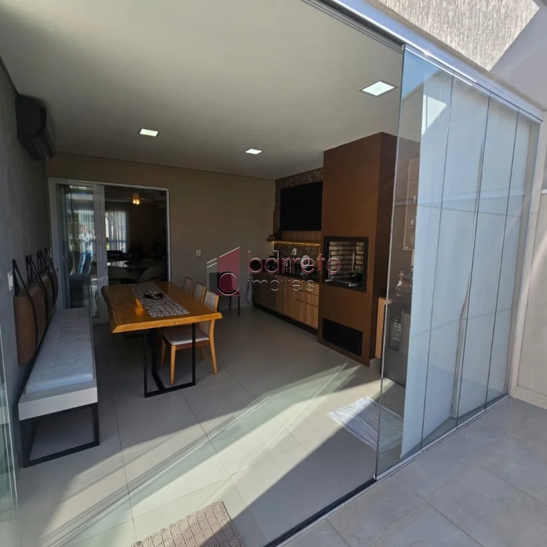 CASA À VENDA NO CONDOMÍNIO QUINTA DAS ATÍRIAS EM JUNDIAÍ/SP