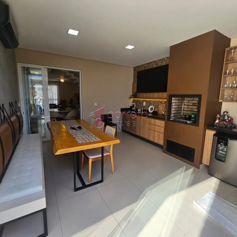 CASA À VENDA NO CONDOMÍNIO QUINTA DAS ATÍRIAS EM JUNDIAÍ/SP