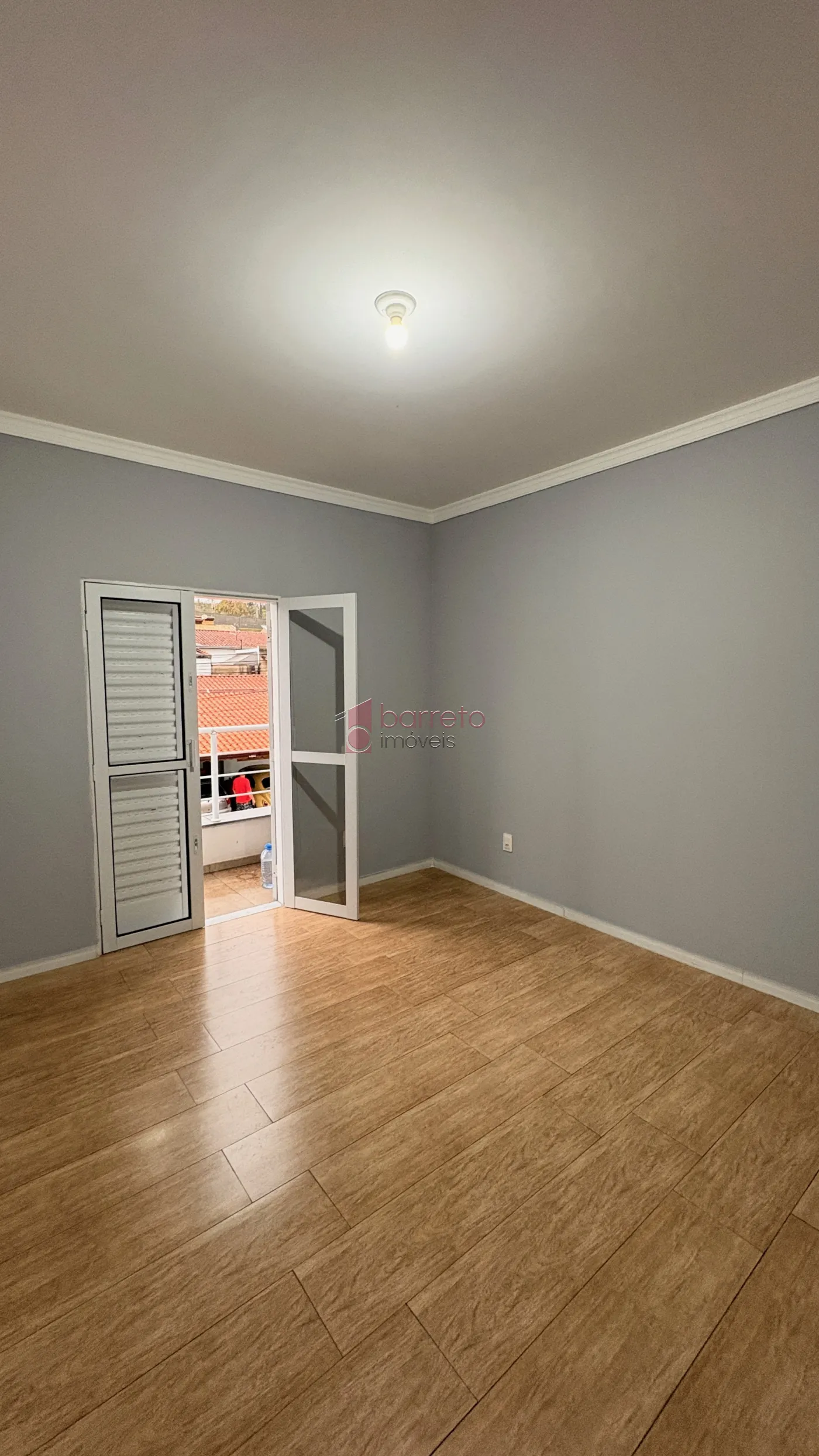 SOBRADO TRIPLEX PARA VENDA E LOCAÇÃO NO CONDOMÍNIO DOS METALÚRGICOS – JUNDIAÍ/SP