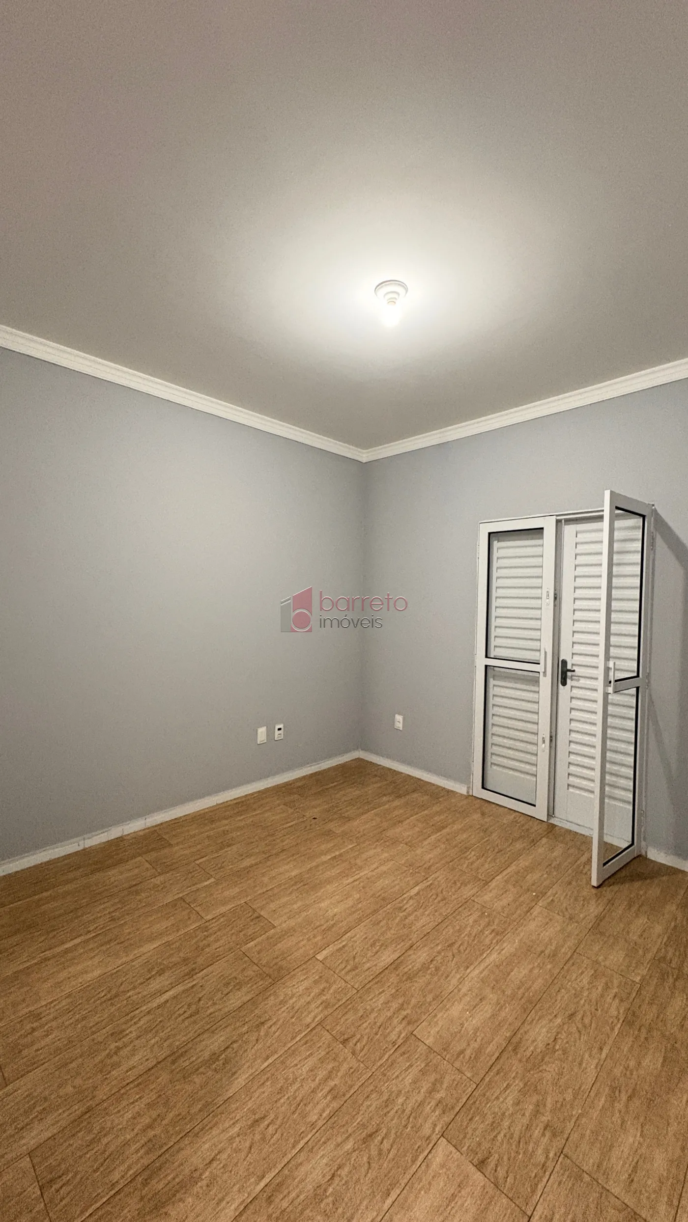 SOBRADO TRIPLEX PARA VENDA E LOCAÇÃO NO CONDOMÍNIO DOS METALÚRGICOS – JUNDIAÍ/SP