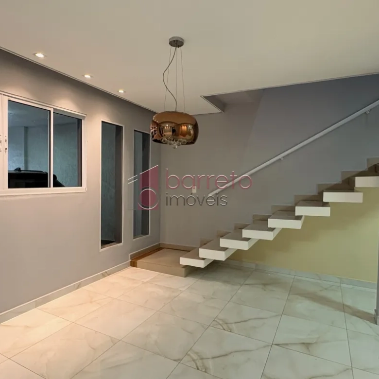 SOBRADO TRIPLEX PARA VENDA E LOCAÇÃO NO CONDOMÍNIO DOS METALÚRGICOS – JUNDIAÍ/SP