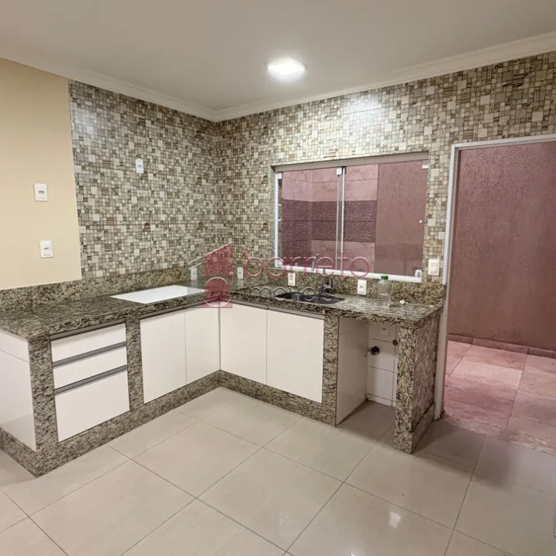 SOBRADO TRIPLEX PARA VENDA E LOCAÇÃO NO CONDOMÍNIO DOS METALÚRGICOS – JUNDIAÍ/SP