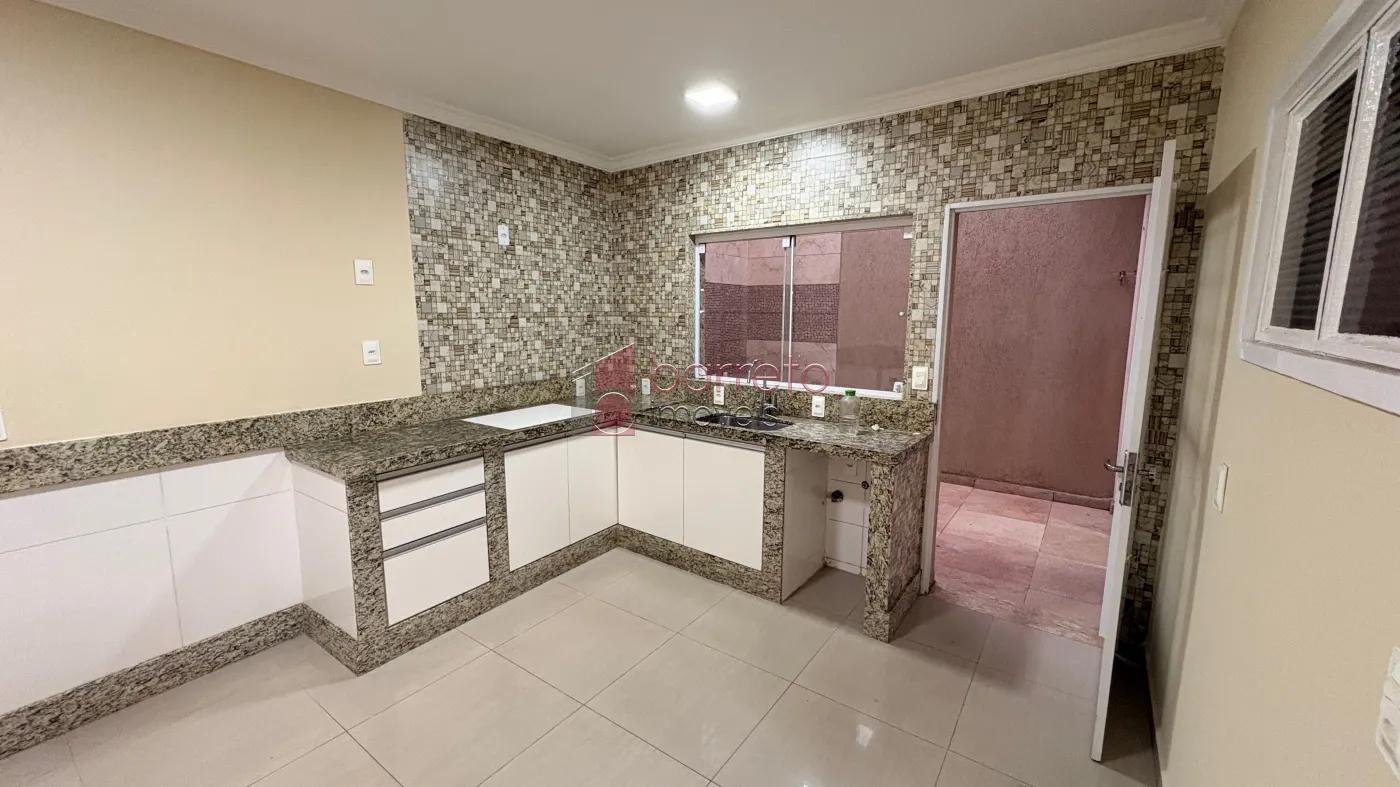 SOBRADO TRIPLEX PARA VENDA E LOCAÇÃO NO CONDOMÍNIO DOS METALÚRGICOS – JUNDIAÍ/SP
