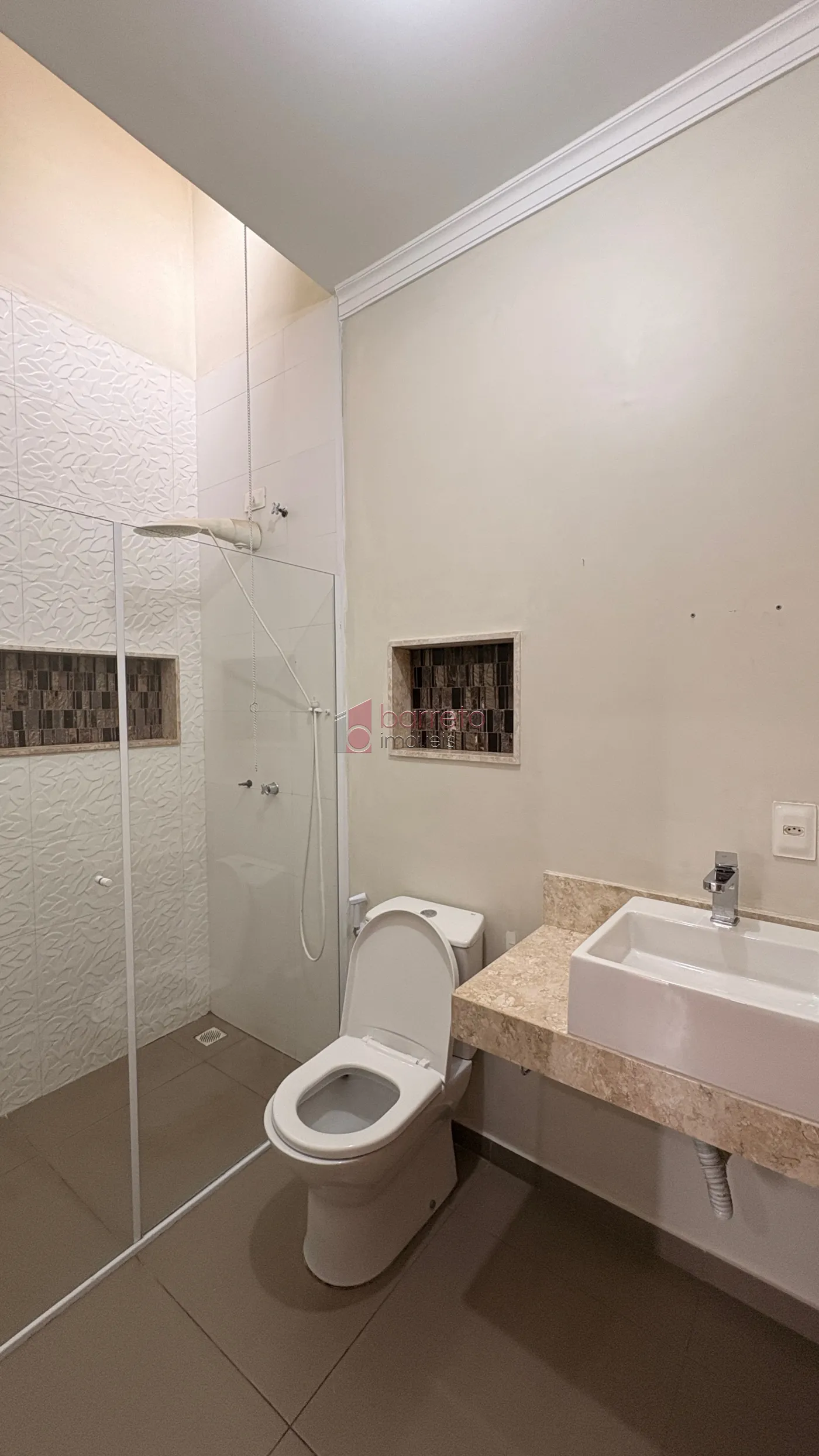 SOBRADO TRIPLEX PARA VENDA E LOCAÇÃO NO CONDOMÍNIO DOS METALÚRGICOS – JUNDIAÍ/SP