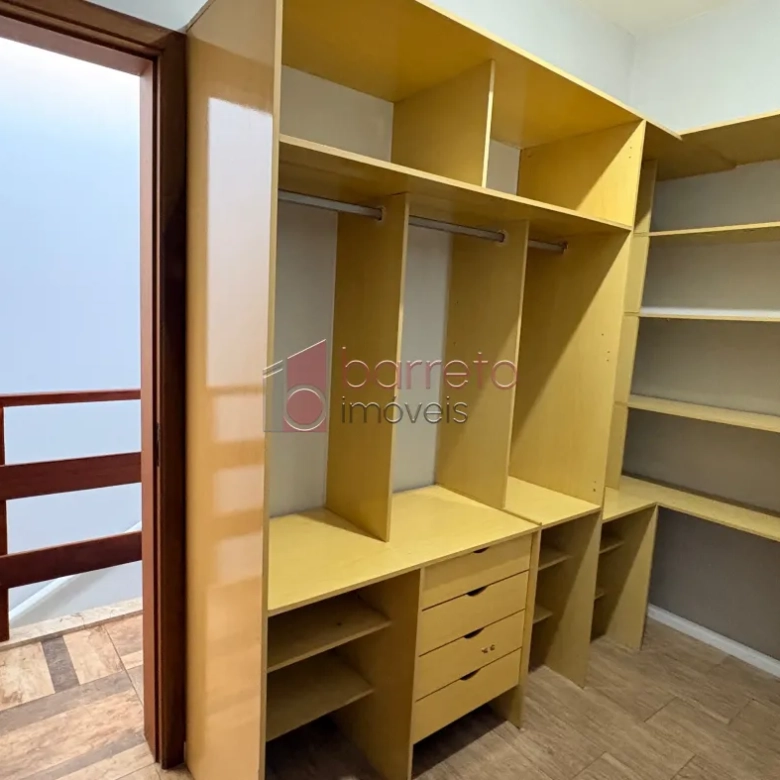 SOBRADO TRIPLEX PARA VENDA E LOCAÇÃO NO CONDOMÍNIO DOS METALÚRGICOS – JUNDIAÍ/SP