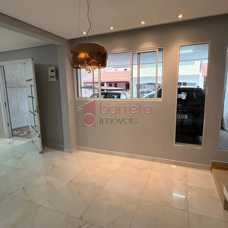 SOBRADO TRIPLEX PARA VENDA E LOCAÇÃO NO CONDOMÍNIO DOS METALÚRGICOS – JUNDIAÍ/SP