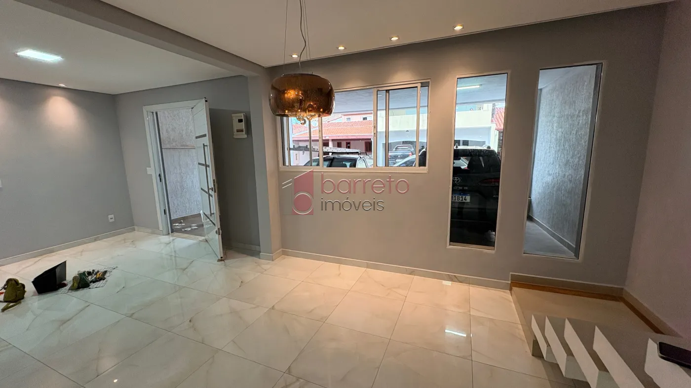 SOBRADO TRIPLEX PARA VENDA E LOCAÇÃO NO CONDOMÍNIO DOS METALÚRGICOS – JUNDIAÍ/SP