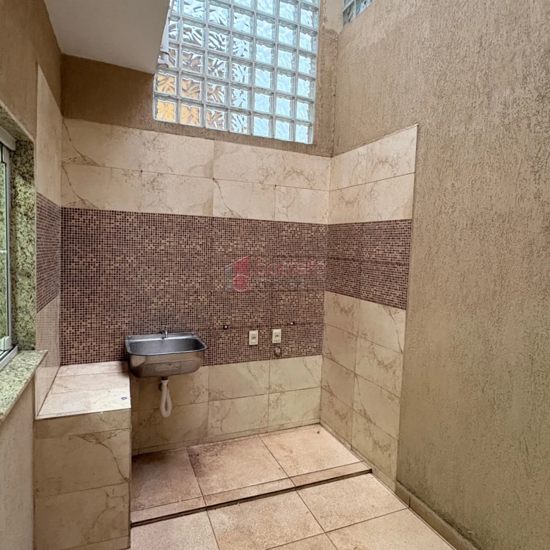 SOBRADO TRIPLEX PARA VENDA E LOCAÇÃO NO CONDOMÍNIO DOS METALÚRGICOS – JUNDIAÍ/SP