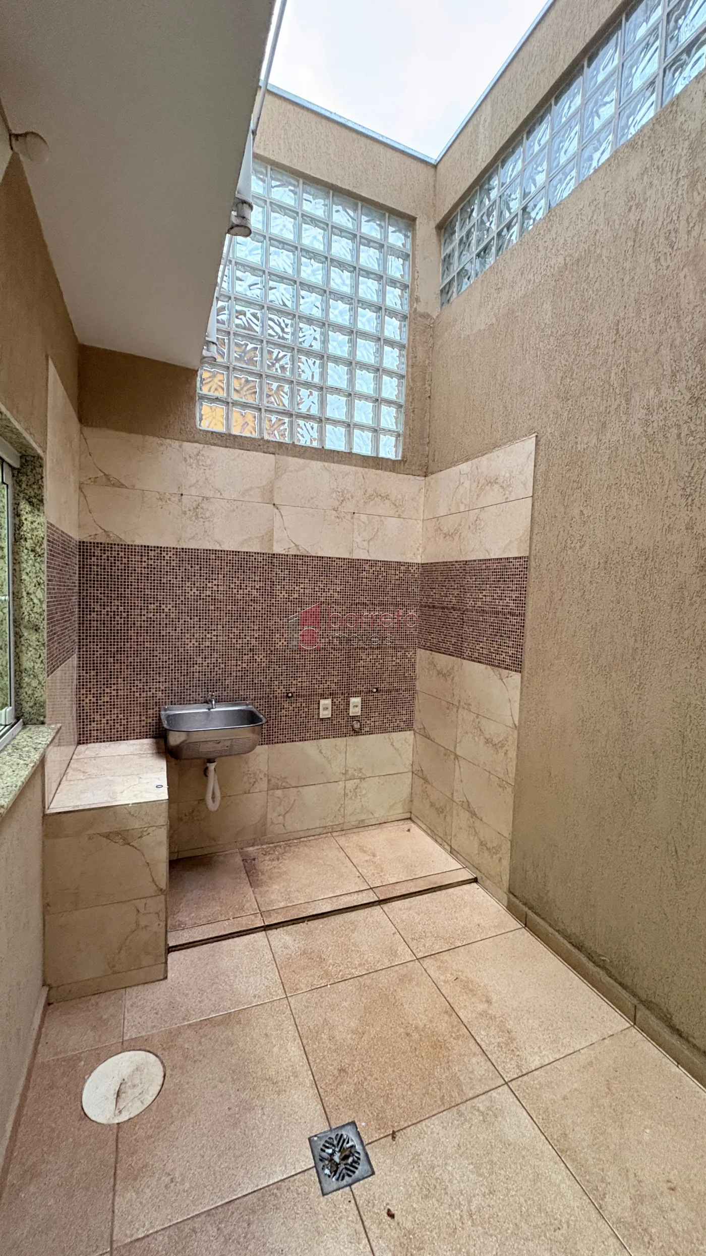 SOBRADO TRIPLEX PARA VENDA E LOCAÇÃO NO CONDOMÍNIO DOS METALÚRGICOS – JUNDIAÍ/SP