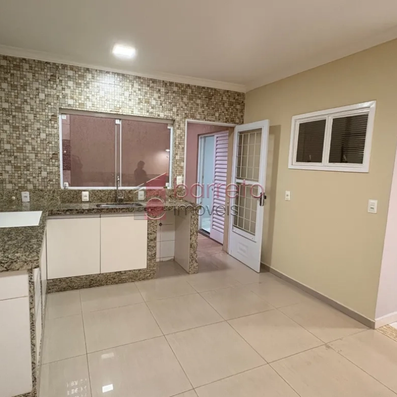 SOBRADO TRIPLEX PARA VENDA E LOCAÇÃO NO CONDOMÍNIO DOS METALÚRGICOS – JUNDIAÍ/SP
