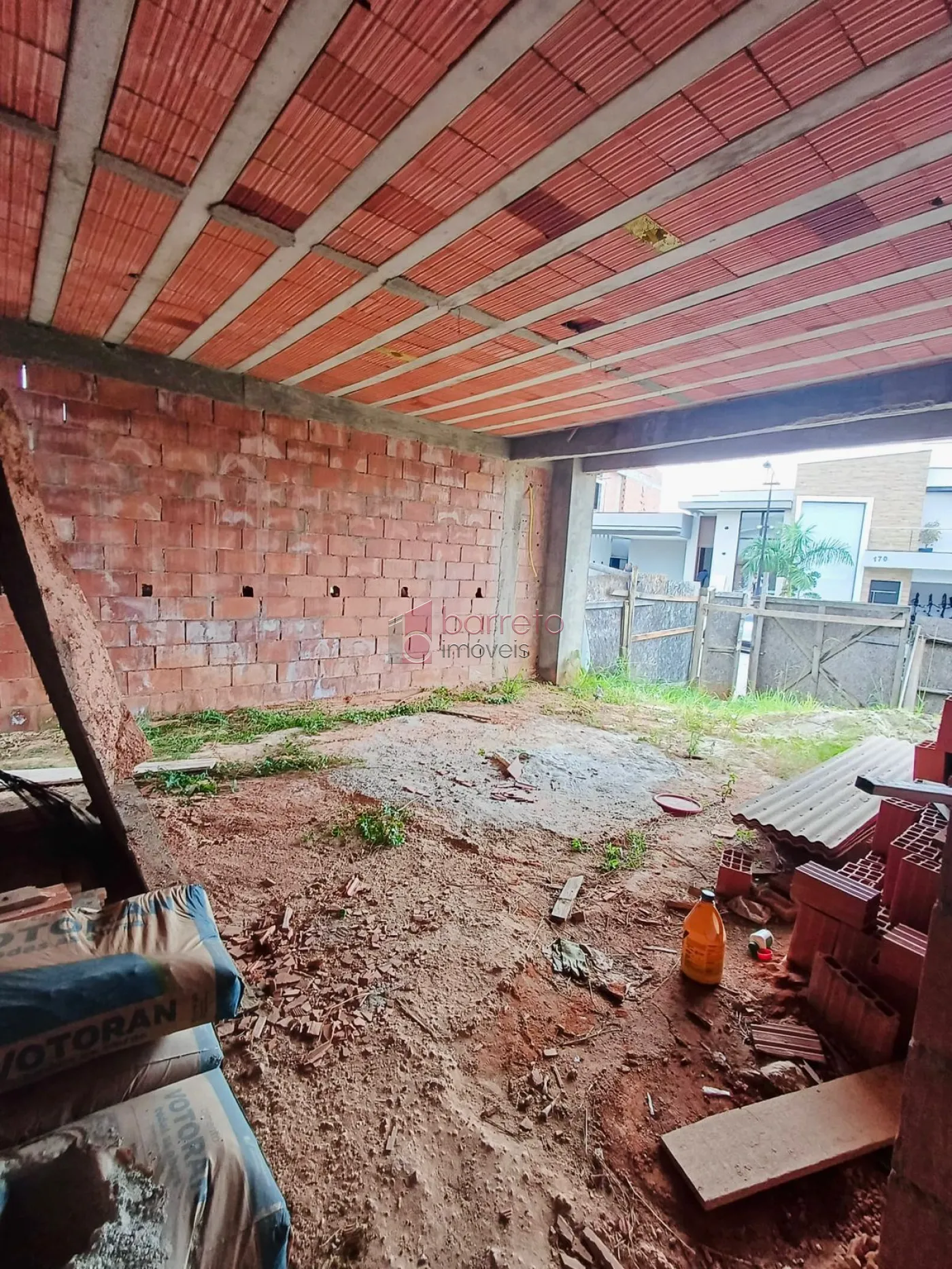 TERRENO COM CONSTRUÇÃO À VENDA NO CONDOMÍNIO BRISAS DA MATA EM JUNDIAÍ/SP