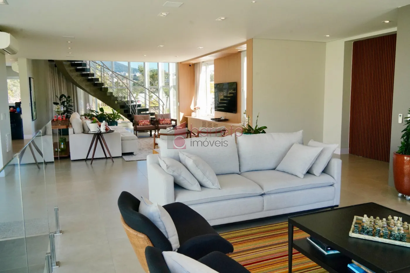 CASA COM 05 SUÍTES À VENDA NO CONDOMÍNIO ALPHAVILLE I EM JUNDIAÍ/SP