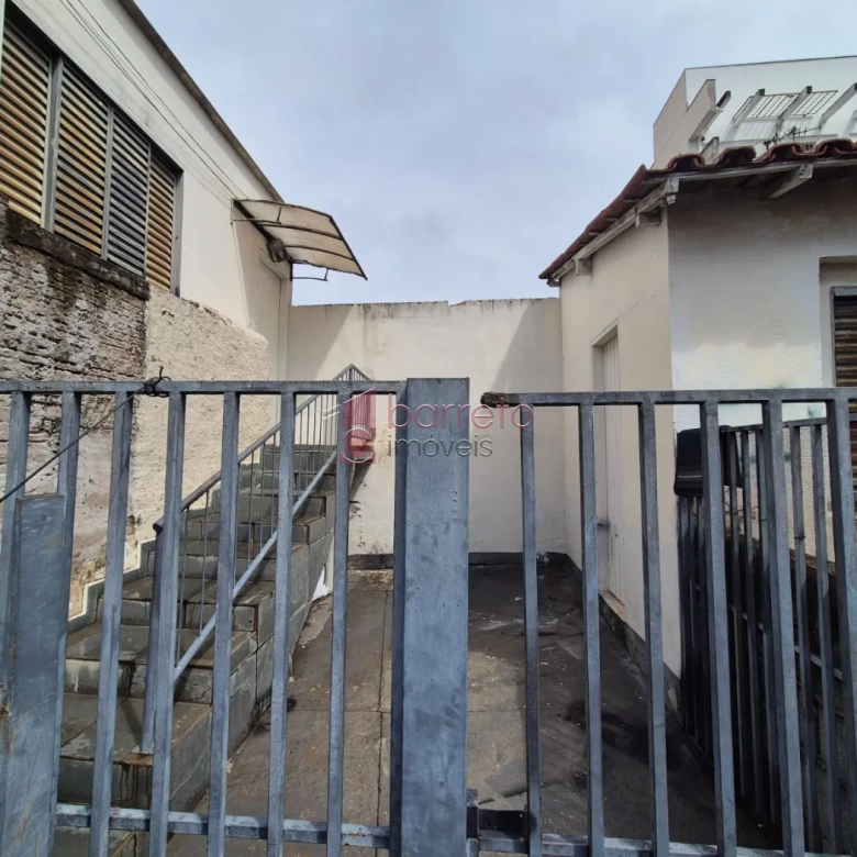IMÓVEL COM 03 CASAS À VENDA NO CENTRO DE JUNDIAÍ/SP