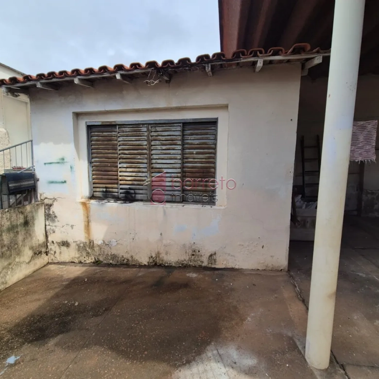 IMÓVEL COM 03 CASAS À VENDA NO CENTRO DE JUNDIAÍ/SP
