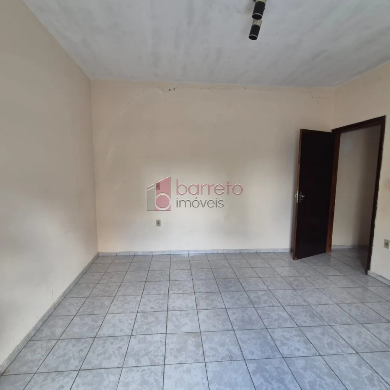 IMÓVEL COM 03 CASAS À VENDA NO CENTRO DE JUNDIAÍ/SP