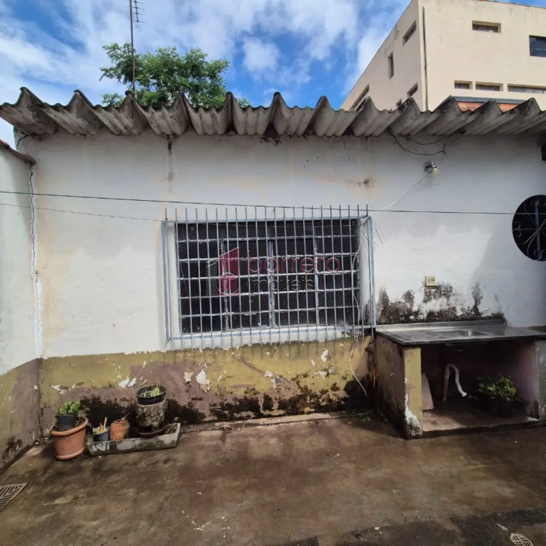 IMÓVEL COM 03 CASAS À VENDA NO CENTRO DE JUNDIAÍ/SP