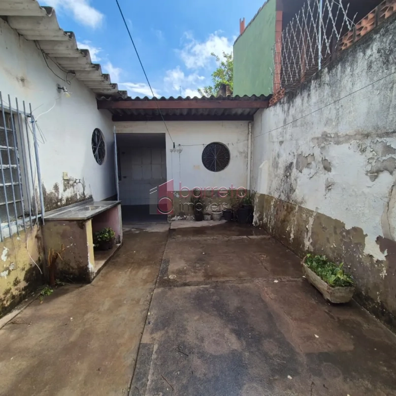 IMÓVEL COM 03 CASAS À VENDA NO CENTRO DE JUNDIAÍ/SP