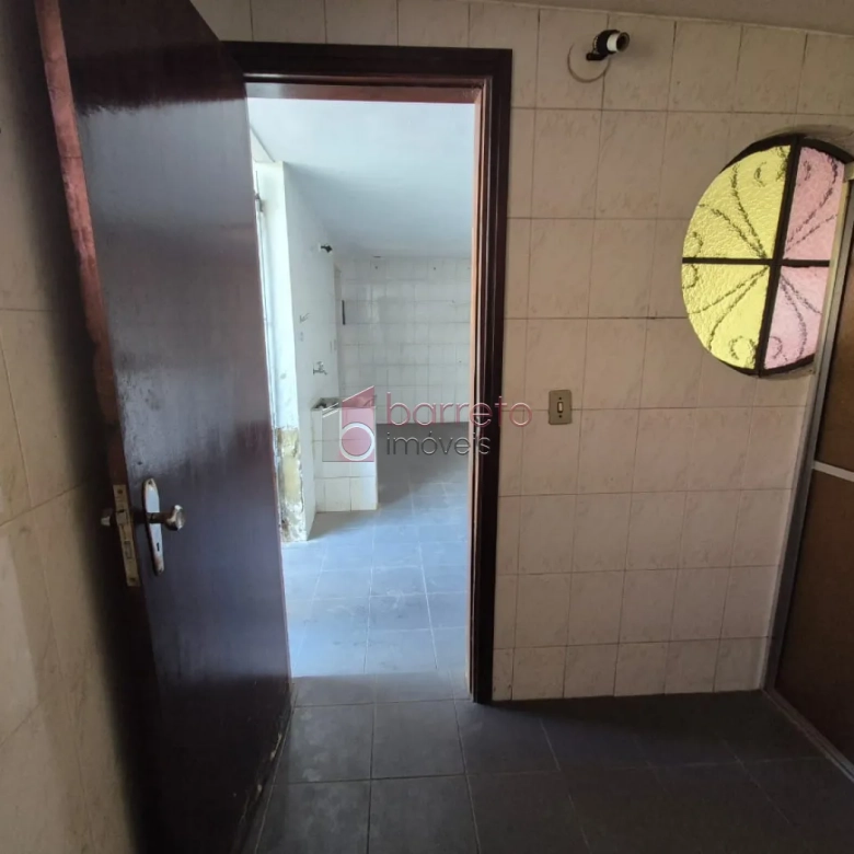 IMÓVEL COM 03 CASAS À VENDA NO CENTRO DE JUNDIAÍ/SP