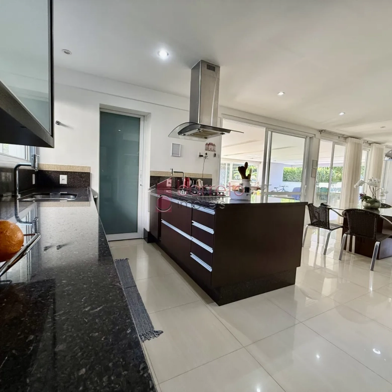 CASA À VENDA NO CONDOMÍNIO RESERVA DA SERRA – MEDEIROS – JUNDIAÍ/SP