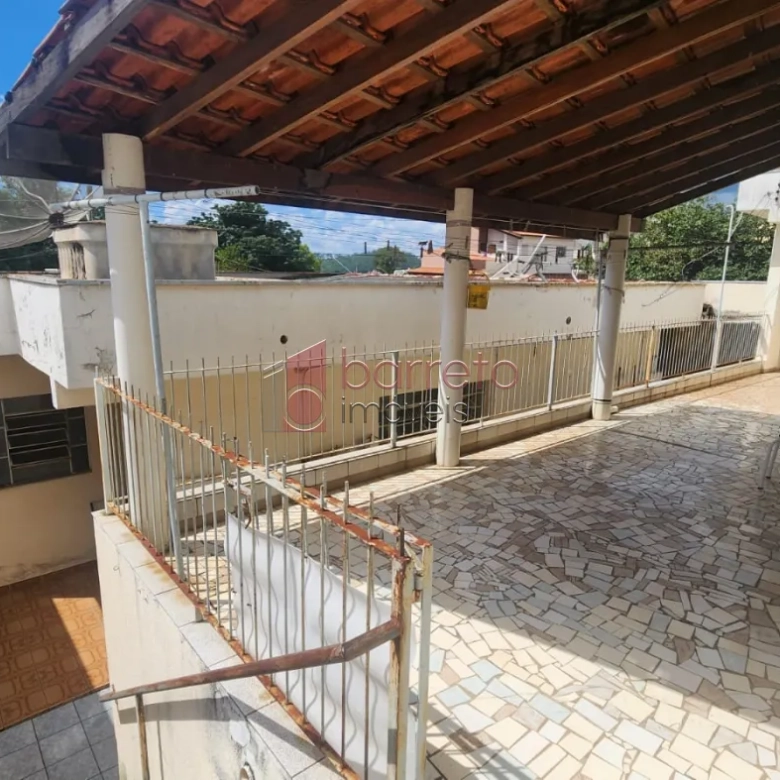 CASA COM EDÍCULA À VENDA NO JARDIM ESTÁDIO EM JUNDIAÍ/SP