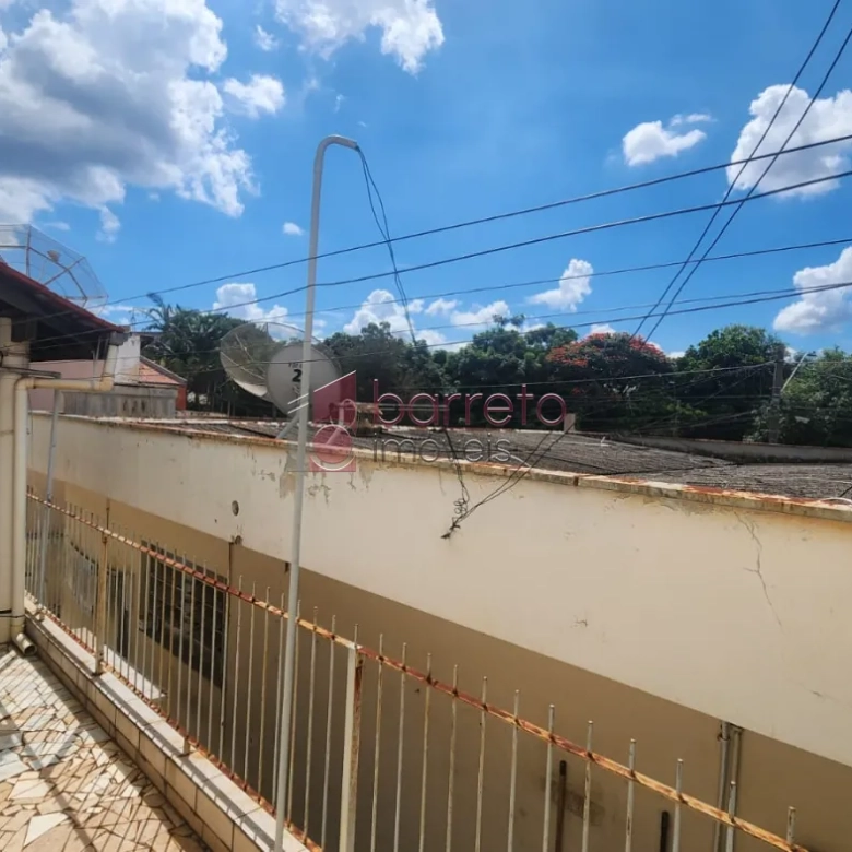 CASA COM EDÍCULA À VENDA NO JARDIM ESTÁDIO EM JUNDIAÍ/SP
