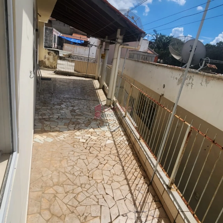 CASA COM EDÍCULA À VENDA NO JARDIM ESTÁDIO EM JUNDIAÍ/SP