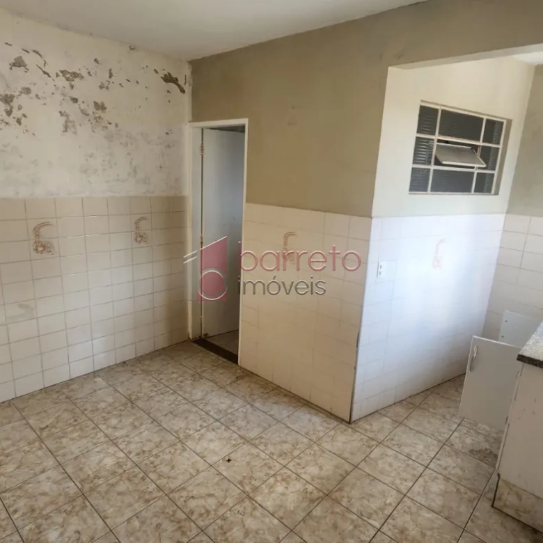 CASA COM EDÍCULA À VENDA NO JARDIM ESTÁDIO EM JUNDIAÍ/SP