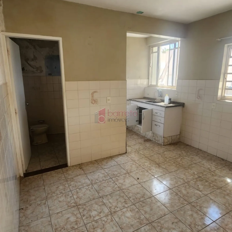 CASA COM EDÍCULA À VENDA NO JARDIM ESTÁDIO EM JUNDIAÍ/SP