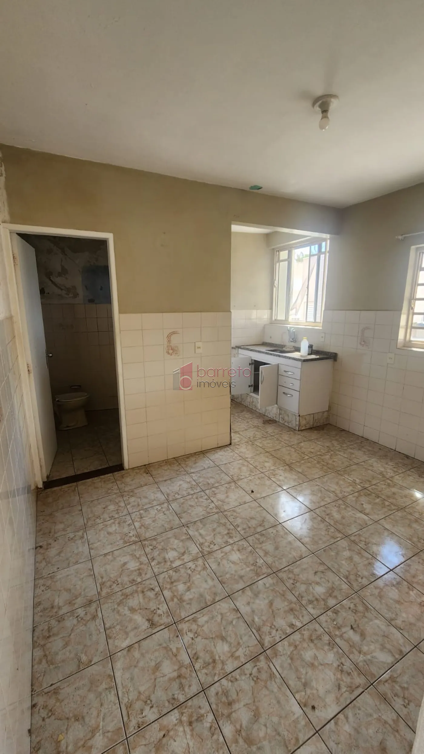 CASA COM EDÍCULA À VENDA NO JARDIM ESTÁDIO EM JUNDIAÍ/SP