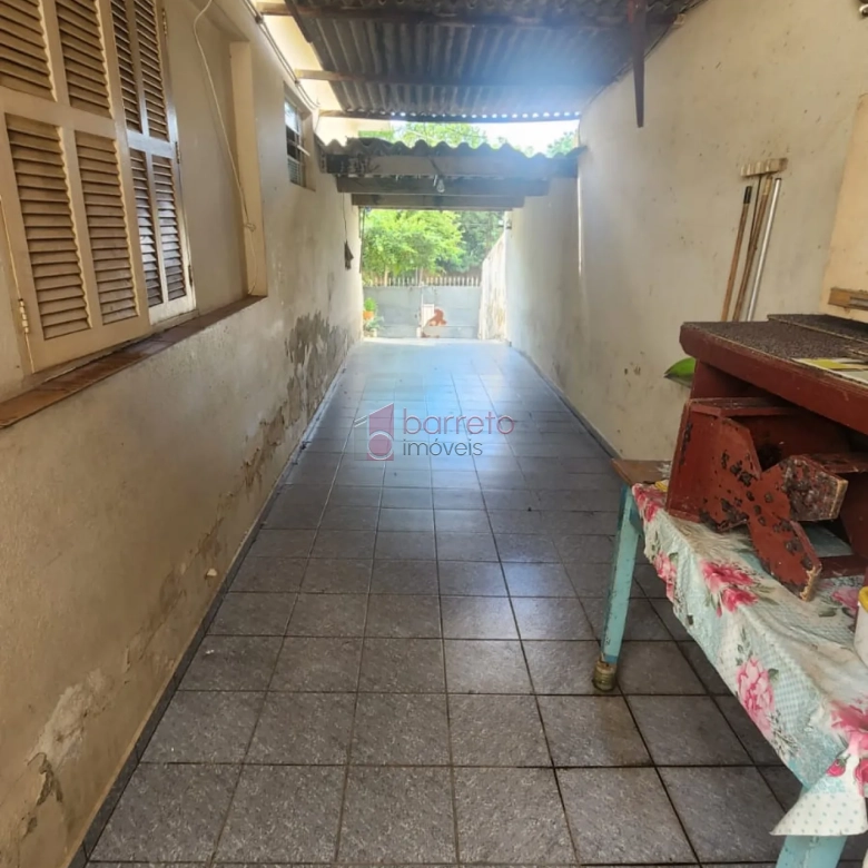 CASA COM EDÍCULA À VENDA NO JARDIM ESTÁDIO EM JUNDIAÍ/SP