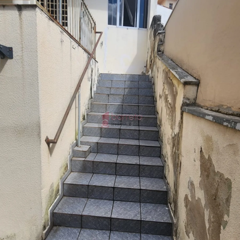 CASA COM EDÍCULA À VENDA NO JARDIM ESTÁDIO EM JUNDIAÍ/SP