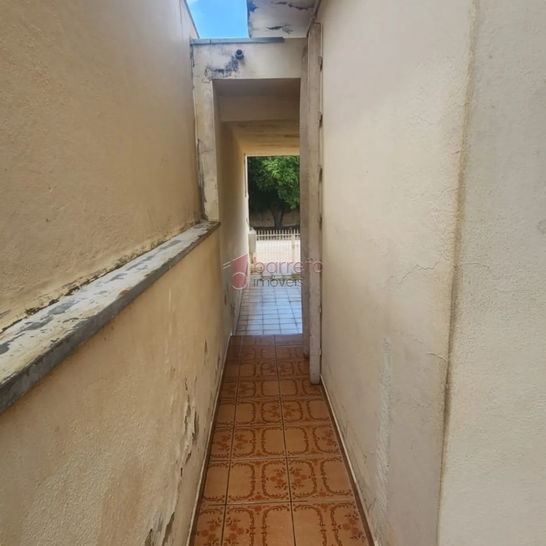 CASA COM EDÍCULA À VENDA NO JARDIM ESTÁDIO EM JUNDIAÍ/SP
