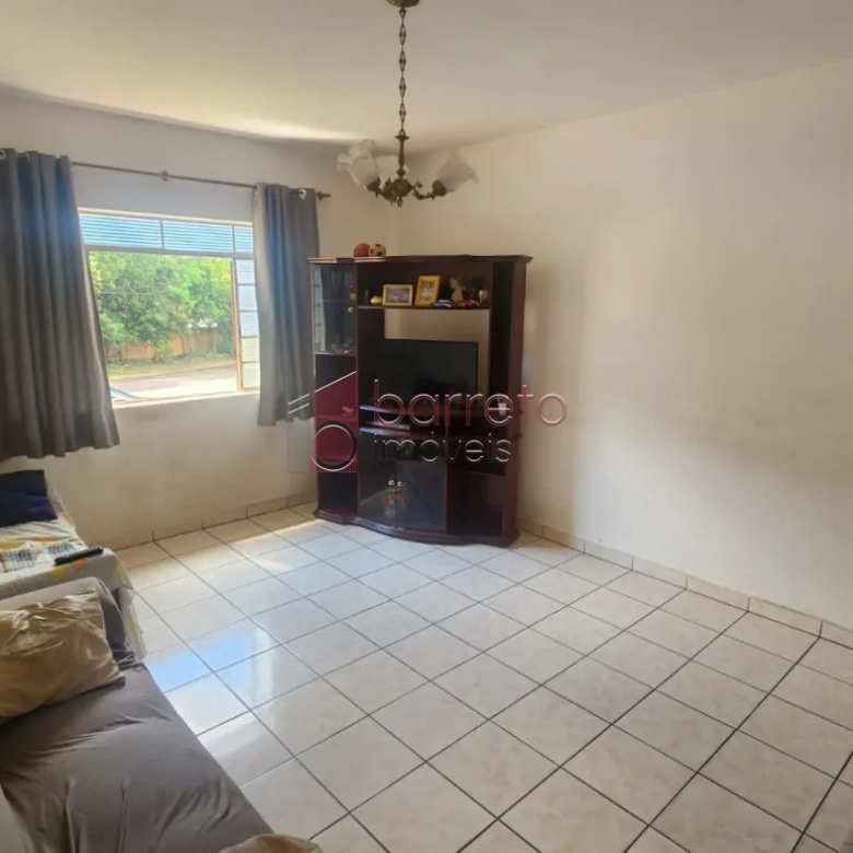 CASA COM EDÍCULA À VENDA NO JARDIM ESTÁDIO EM JUNDIAÍ/SP
