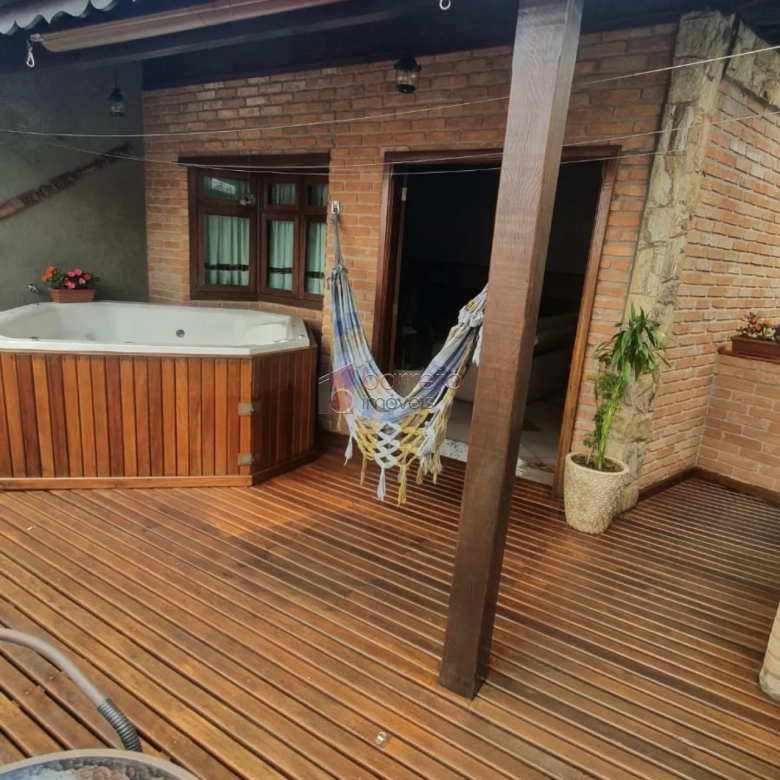 CASA ESTILO LOFT À VENDA NO JARDIM MESSINA EM JUNDIAÍ