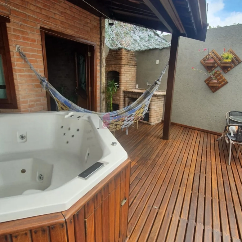 CASA ESTILO LOFT À VENDA NO JARDIM MESSINA EM JUNDIAÍ