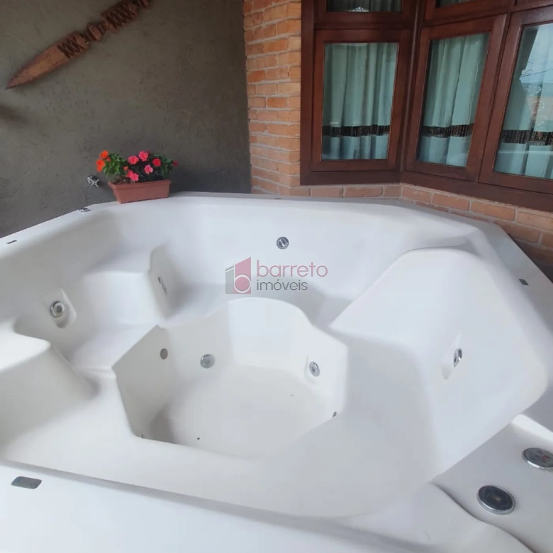 CASA ESTILO LOFT À VENDA NO JARDIM MESSINA EM JUNDIAÍ