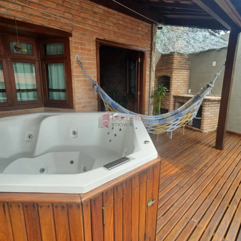CASA ESTILO LOFT À VENDA NO JARDIM MESSINA EM JUNDIAÍ