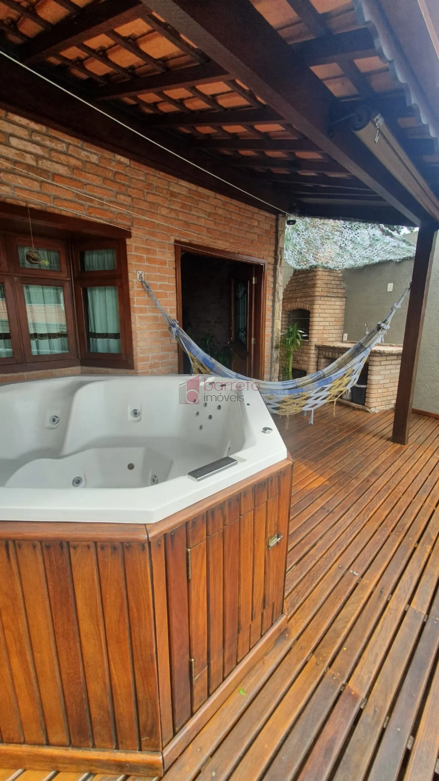 CASA ESTILO LOFT À VENDA NO JARDIM MESSINA EM JUNDIAÍ