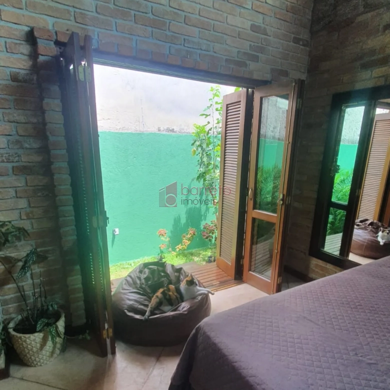 CASA ESTILO LOFT À VENDA NO JARDIM MESSINA EM JUNDIAÍ