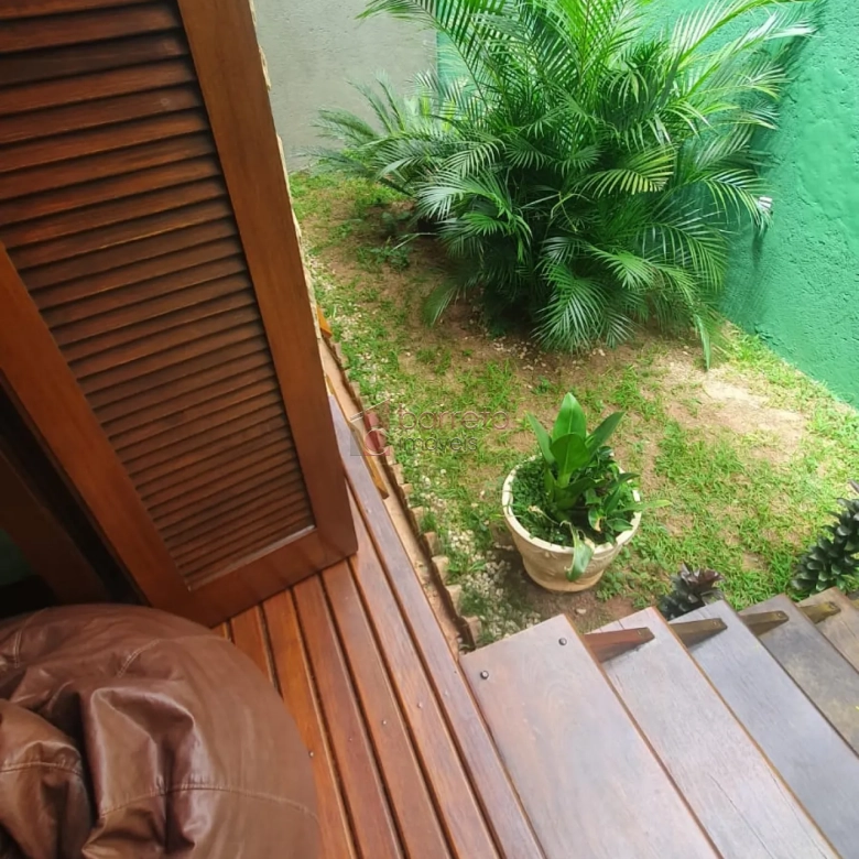 CASA ESTILO LOFT À VENDA NO JARDIM MESSINA EM JUNDIAÍ