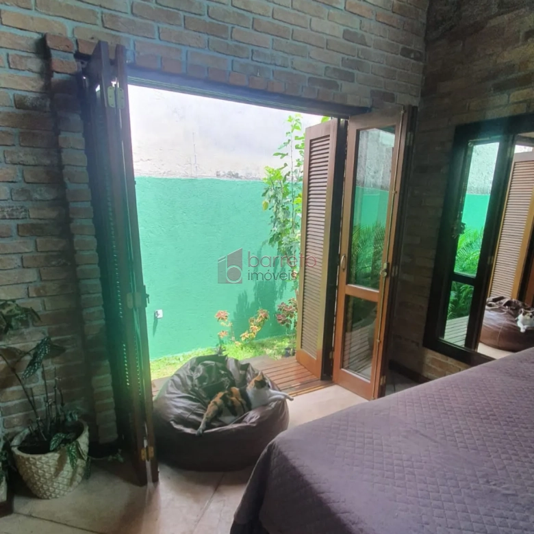 CASA ESTILO LOFT À VENDA NO JARDIM MESSINA EM JUNDIAÍ