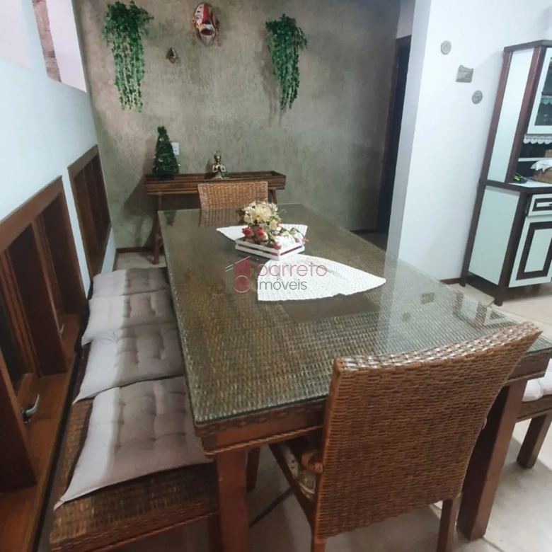 CASA ESTILO LOFT À VENDA NO JARDIM MESSINA EM JUNDIAÍ