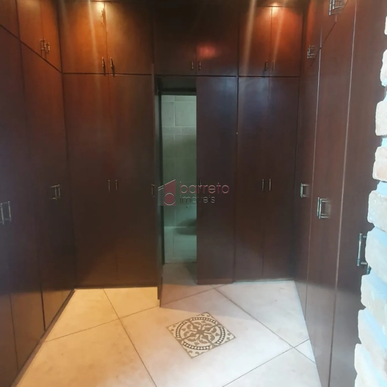 CASA ESTILO LOFT À VENDA NO JARDIM MESSINA EM JUNDIAÍ