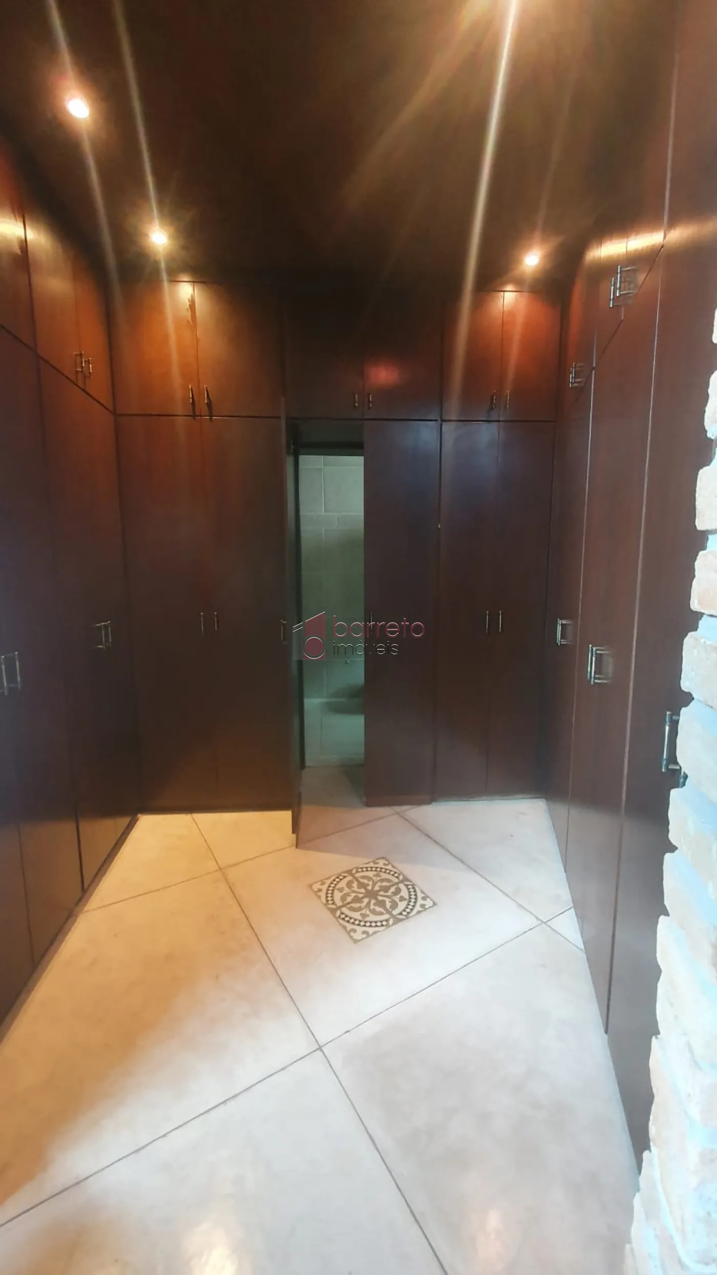 CASA ESTILO LOFT À VENDA NO JARDIM MESSINA EM JUNDIAÍ