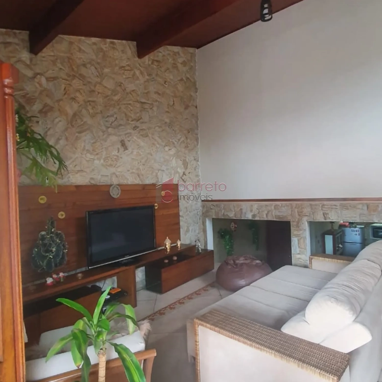 CASA ESTILO LOFT À VENDA NO JARDIM MESSINA EM JUNDIAÍ