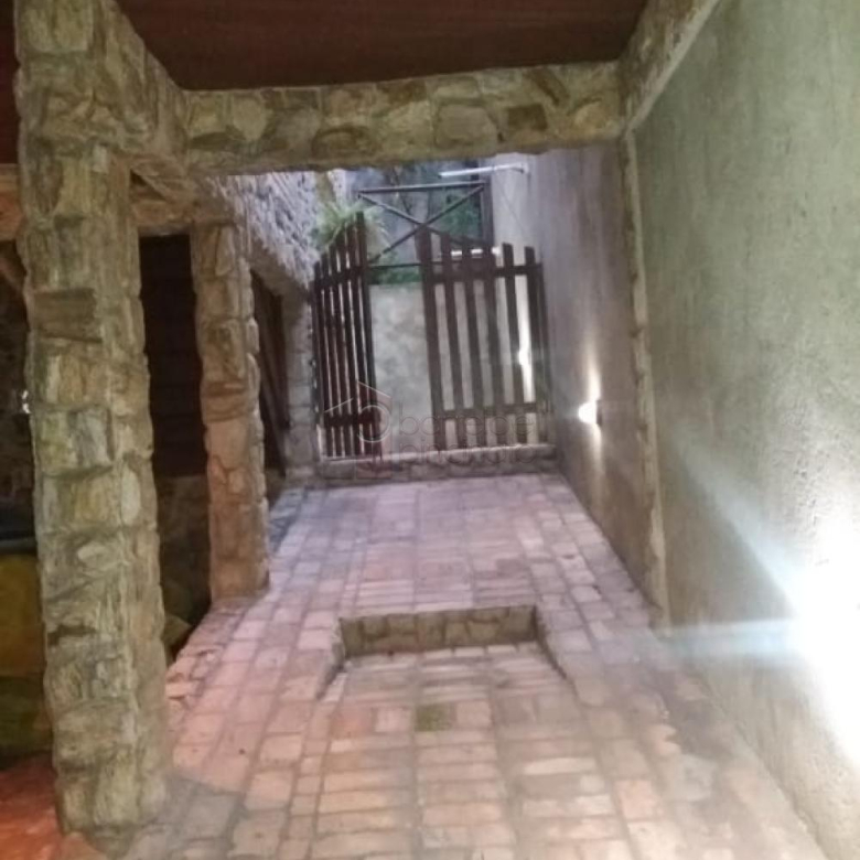 CASA ESTILO LOFT À VENDA NO JARDIM MESSINA EM JUNDIAÍ