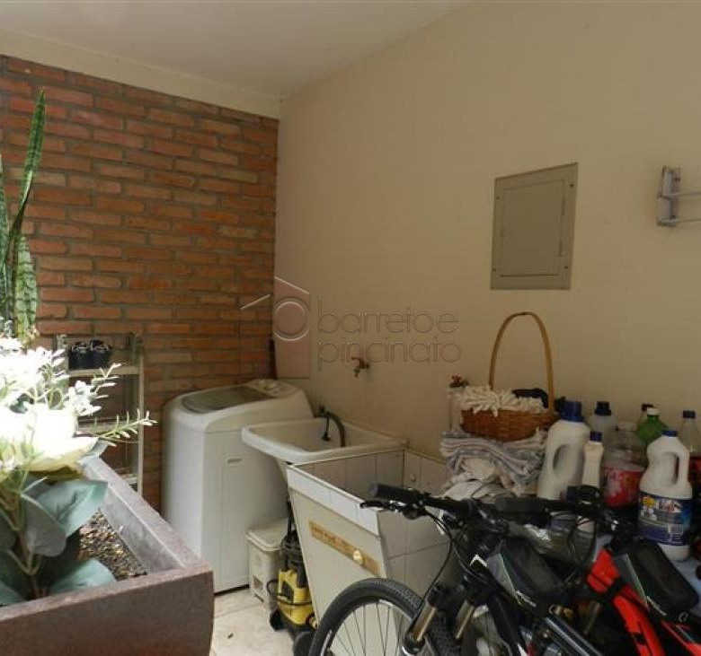 CASA ESTILO LOFT À VENDA NO JARDIM MESSINA EM JUNDIAÍ